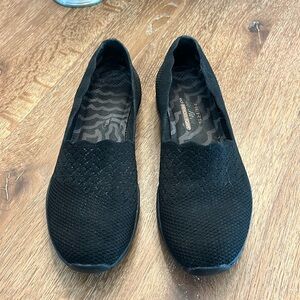 Sketchers cute ladies slip on, lightly used.  Size 9